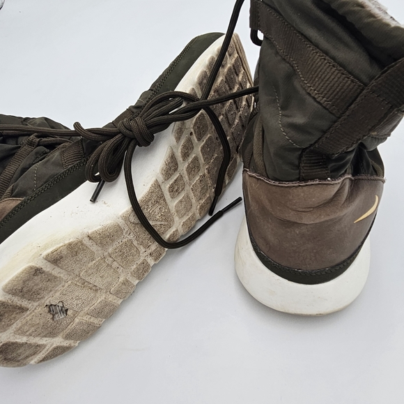 Nike Women's Roshe Run High SneakerBoot Dark Loden / Sail 615968-300 (Size 12) - Picture 6 of 8